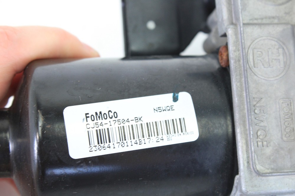 2013-2019 FORD ESCAPE FRONT RIGHT PASSENGER WINDSHIELD WIPER MOTOR OEM