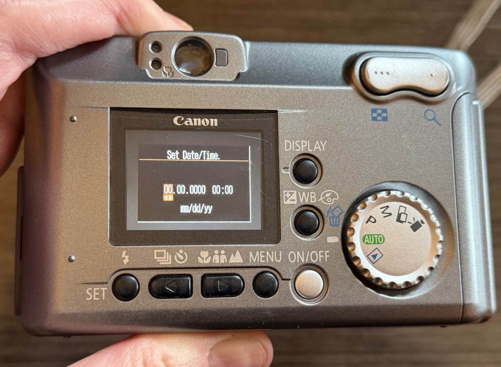 Canon PowerShot A40 2.0MP Digital Camera w/ Case & Manual – Powers On