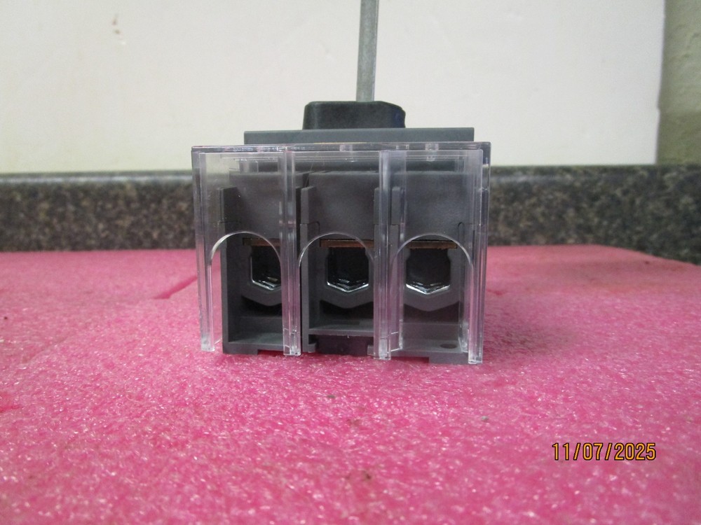 OPENED BOX NEW ABB OT100F3 3P Disconnect Swithc with Handle