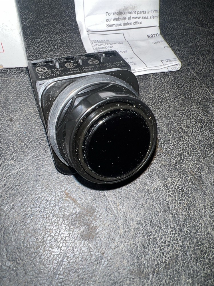 SIEMENS 52PX8A1A Non-Illuminated Push Button,30mm,Epoxy