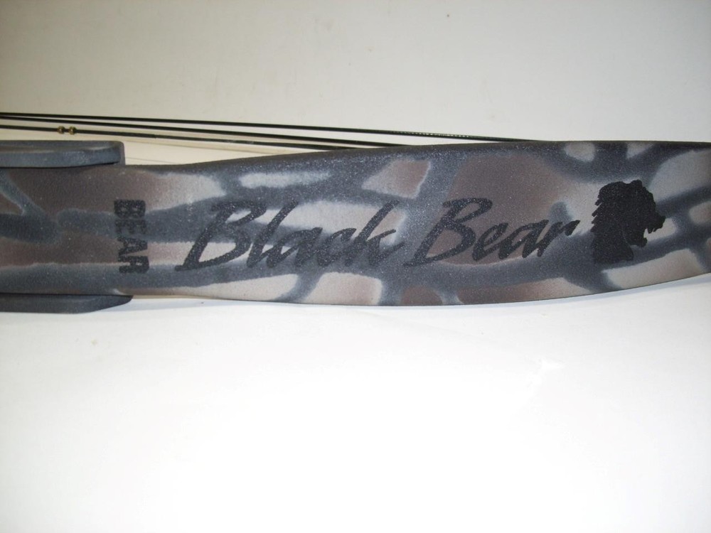 Vtg BEAR ARCHERY BLACK BEAR RT HAND COMPOUND BOW w/SIGHT & QUIVER