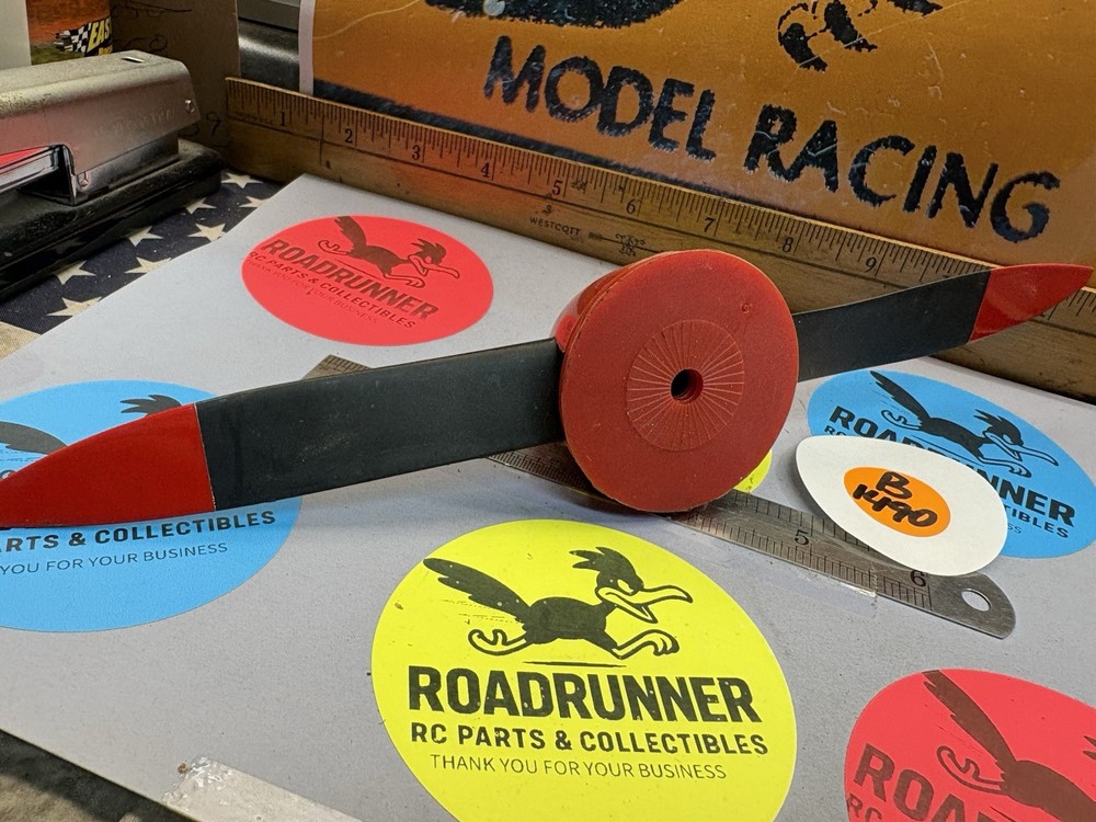 RC AIRPLANE / PROPELLER AND NOSE CONE / USED