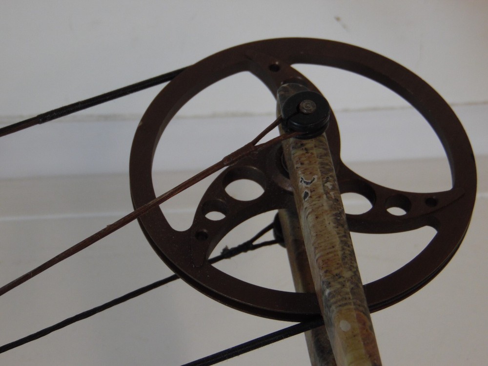 Jennings radiant compound bow with arrow rest sight peep release loop left hand