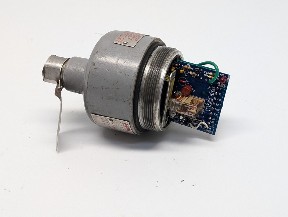 SOR 701K1-U-P7-C-FM Liquid Level Switch (USED).