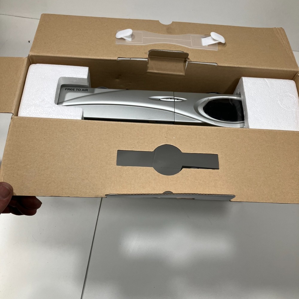 Free To Air Satellite Receiver ST-2000 DVB Set Top Box – Untested – Powers On