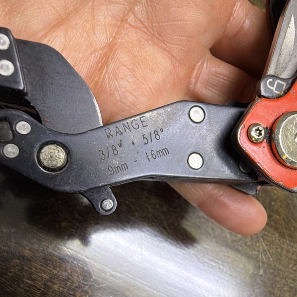 Crescent CFWMT Electrical Cable Cutter & Stripper 3/8"-5/8" Red