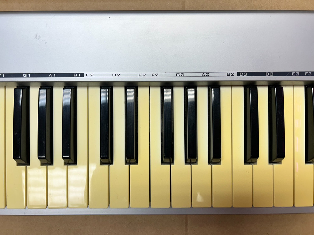M-AUDIO Keystation 88ES Midi/USB Keyboard (BUS POWERED)
