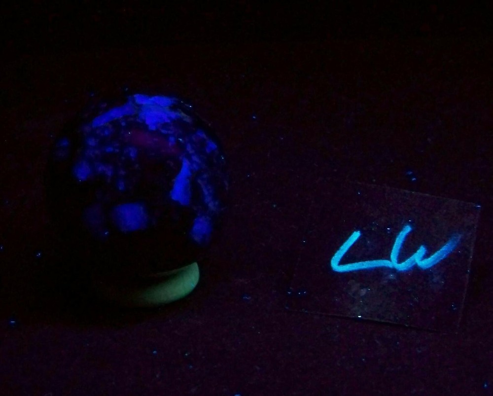 Fluorescent Sphere of Fluorite 35mm 4354