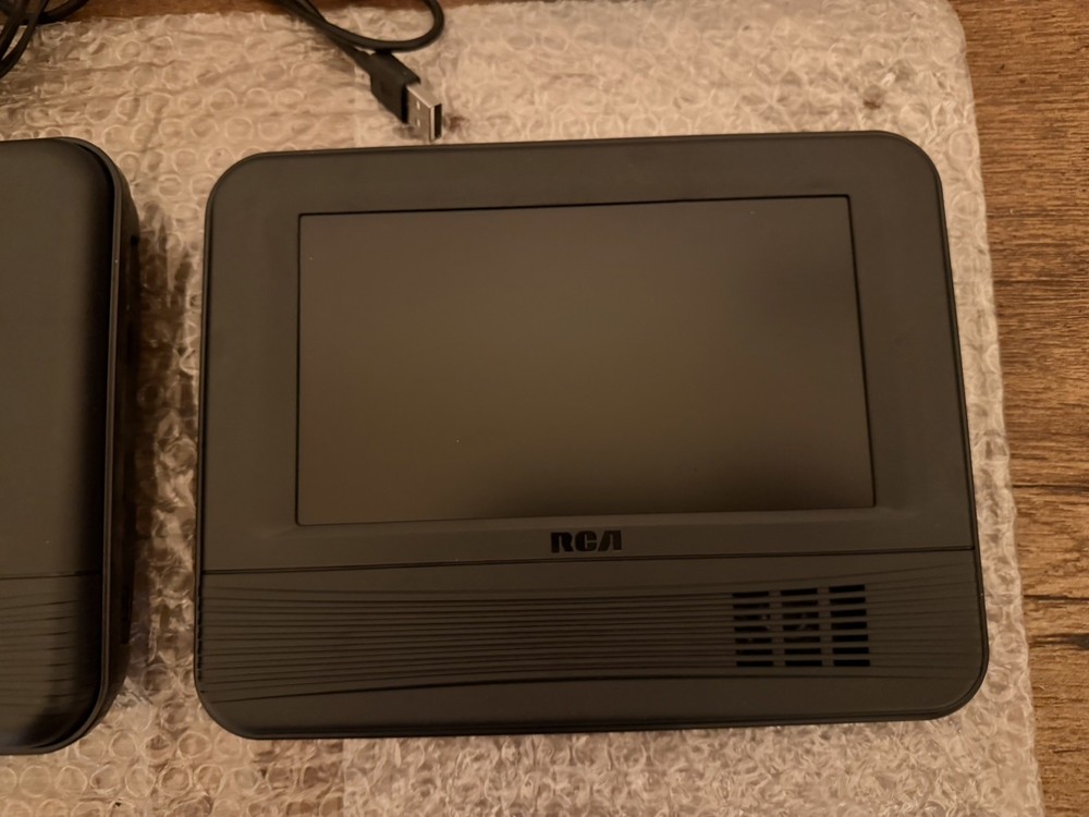 Duel Screen 7" Mobile DVD System RCA NEW No Mounting Straps A11