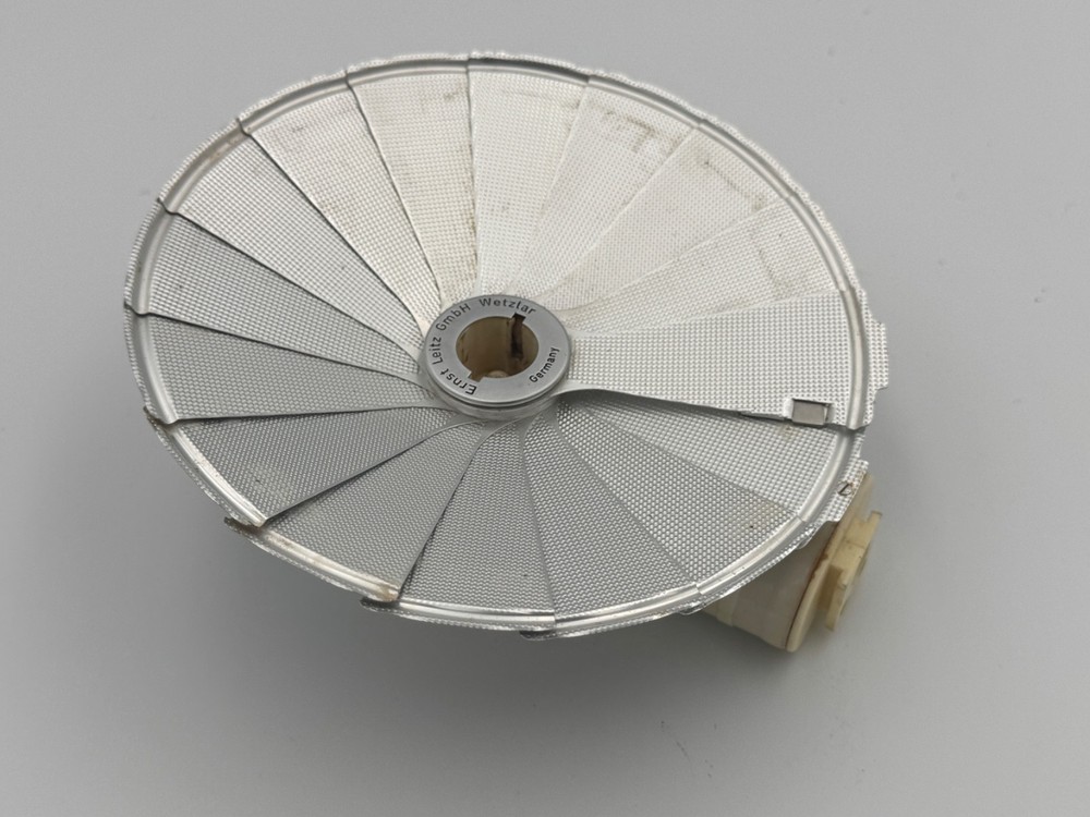 Vintage Leica Leitz CHICO Flashgun Camera Flash with Sync Cord, Case complete.