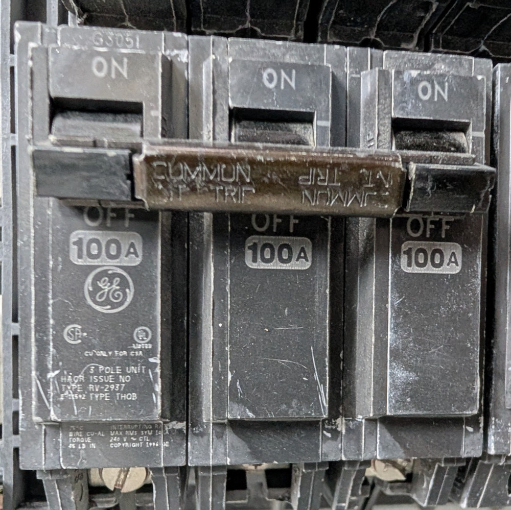 🤪 GE MAIN LUG BREAKER 42 CIRCUIT PANELBOARD