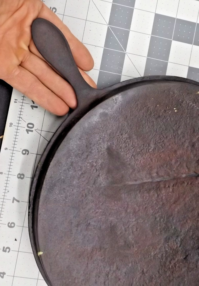 Very Old Round Flat cast iron Skillet w/ Gate Mark