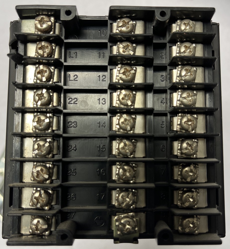 HONEYWELL UDC3300, DC330B-EE-003-32-000000-00-0 Controller 90-250VAC