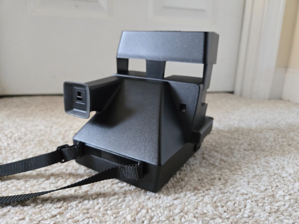 Vintage Polaroid 600 Land Camera Autofocus 660 w/ Original Strap untested