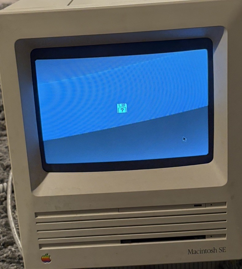 1987 Apple, Macintosh SE MODEL# M5011 computer with Keyboard and Mouse.