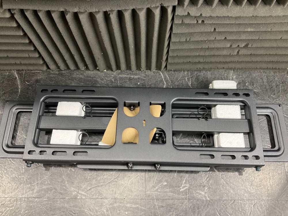 Manhattan Universal Basic LCD Full Motion Wall Mount Black 461351 ✨❤️✨