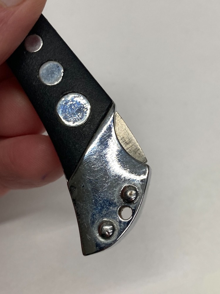 Sleek Black Folding Lockback Knife w/Plain Blade PK9516BK