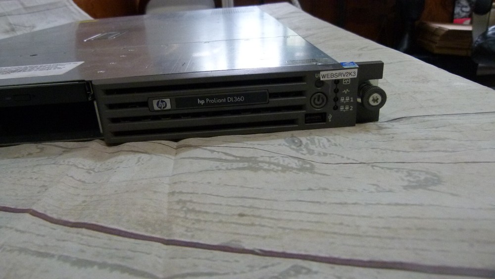 HP ProLiant DL360 354571-001 Rack Server G4