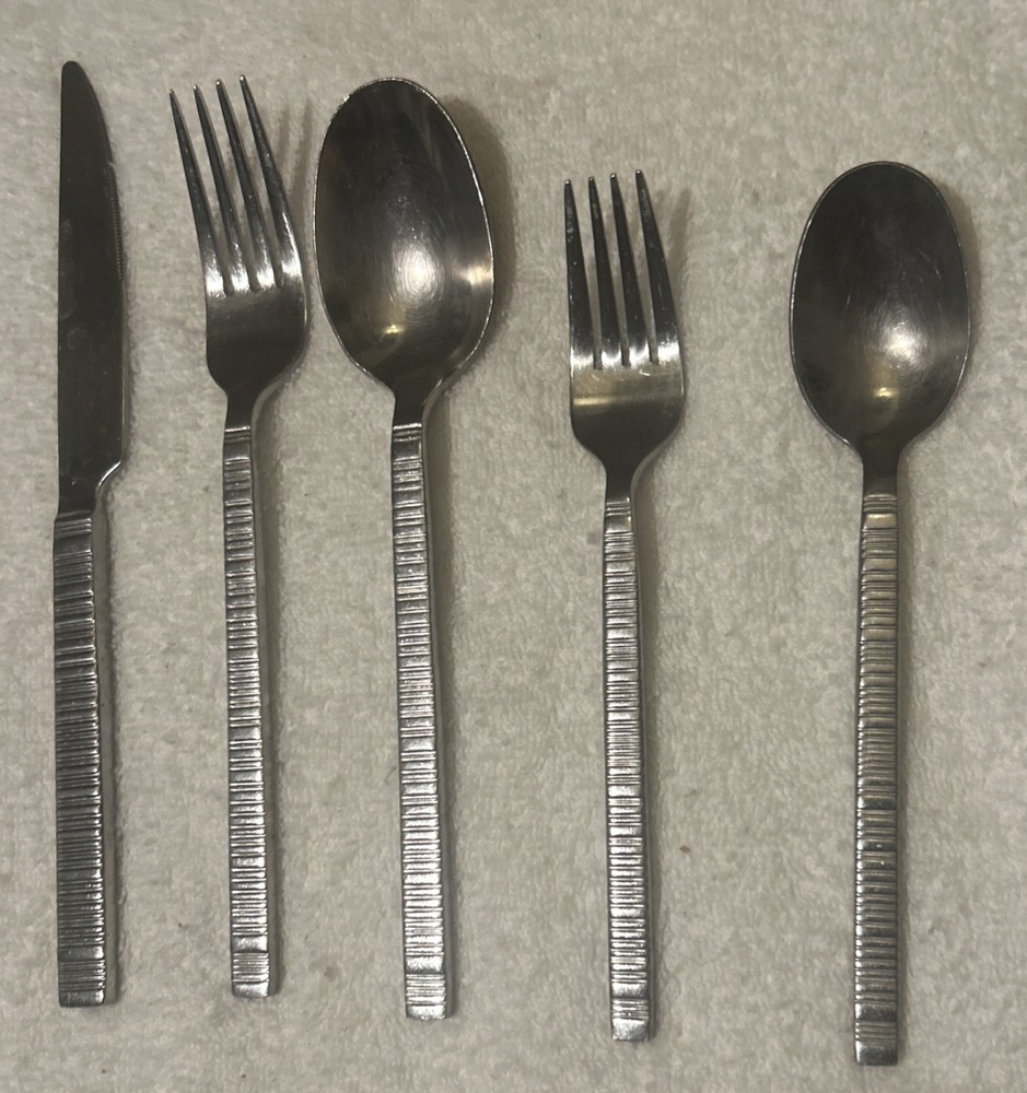 18 Pc Hampton Silversmiths Azur Stainless Flatware Mixed Knives forks spoons Lot
