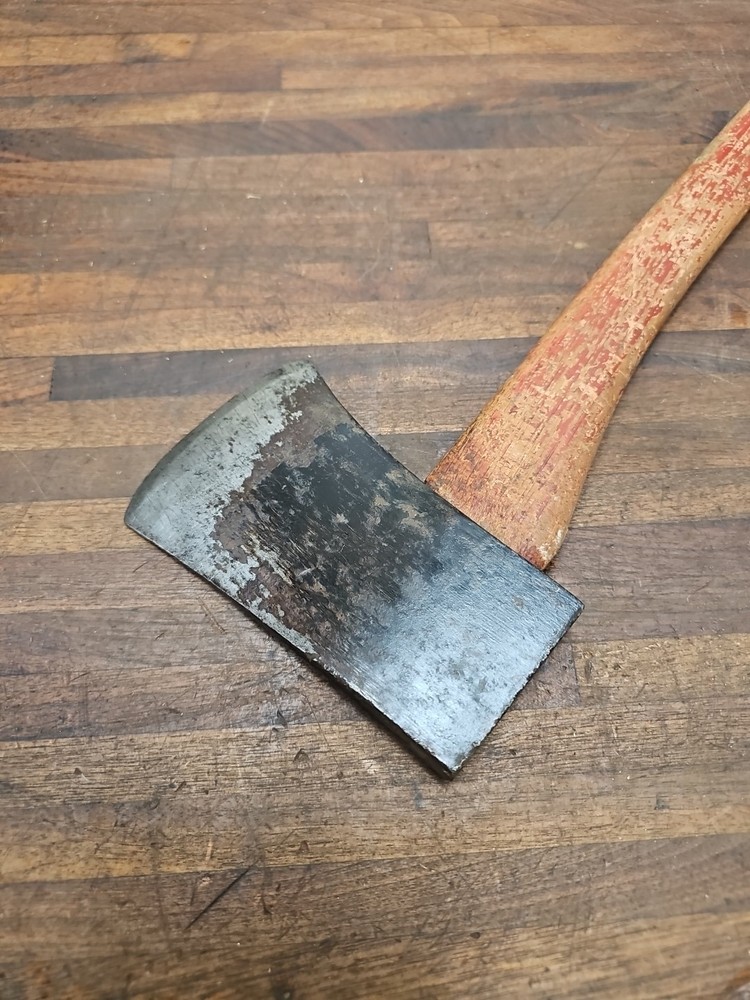 R32- 2 lb 15 oz Boys Axe USER unmarked - PLUMB?