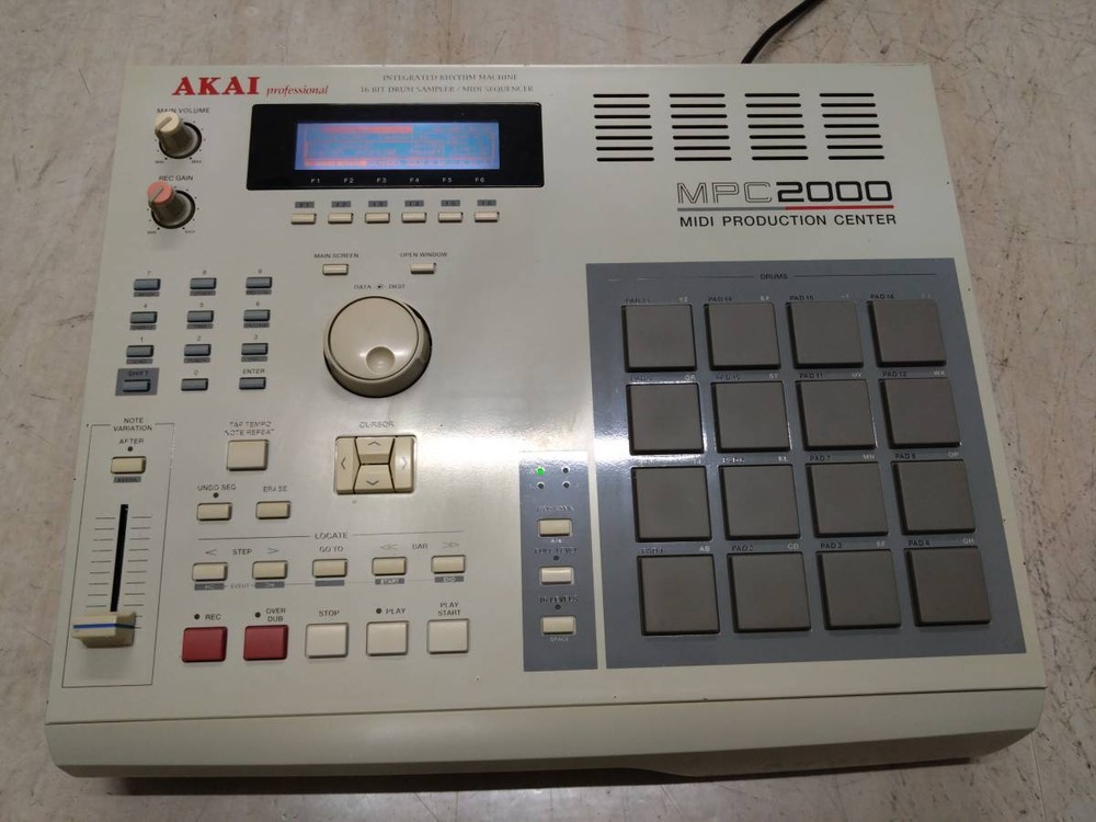 AKAI professional MPC2000 MIDI Production Center Drum Machine Sampling Sampler