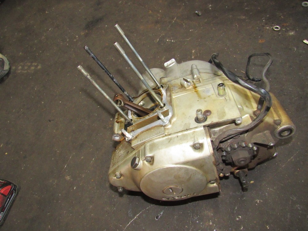 1990 suzuki gn125 lower end motor engine bottom end crank cases transmission