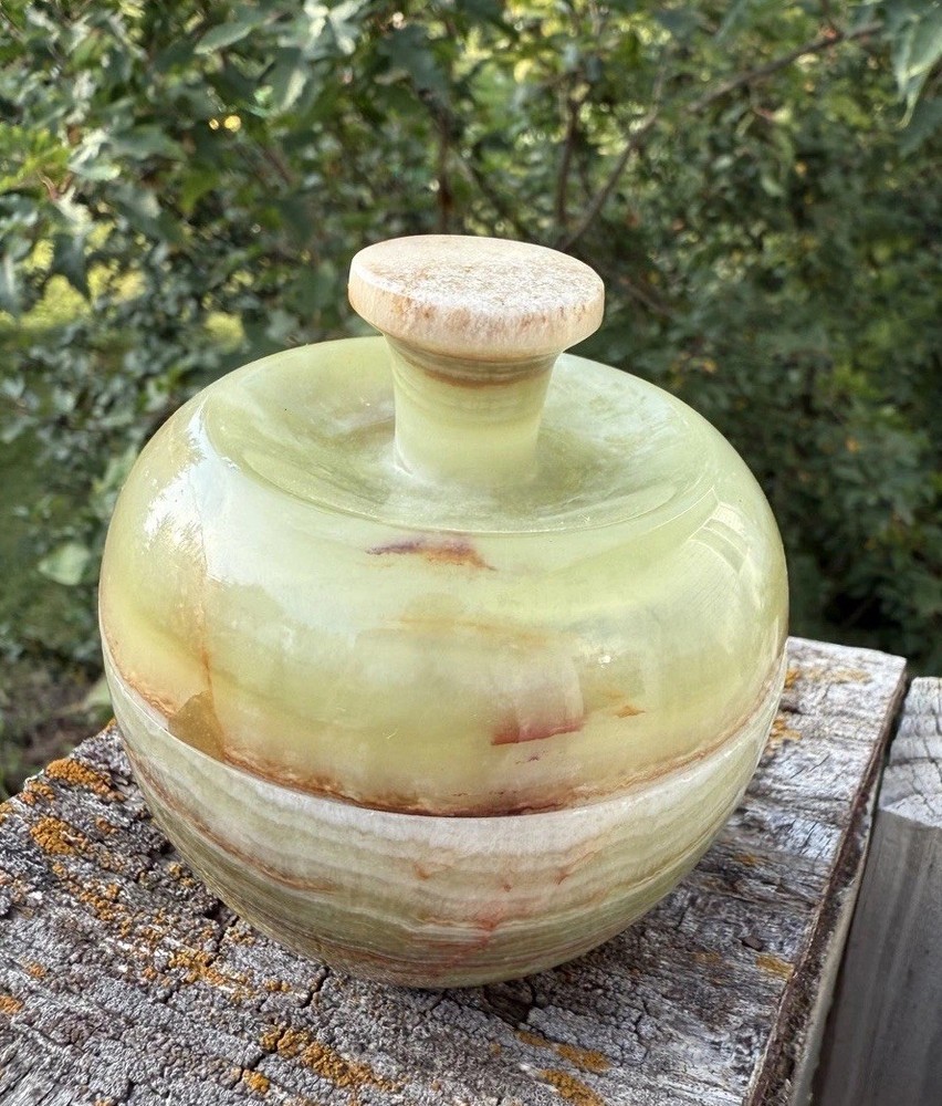 Onyx Apple Jar 4” – Hand-Carved Stone Decorative Container