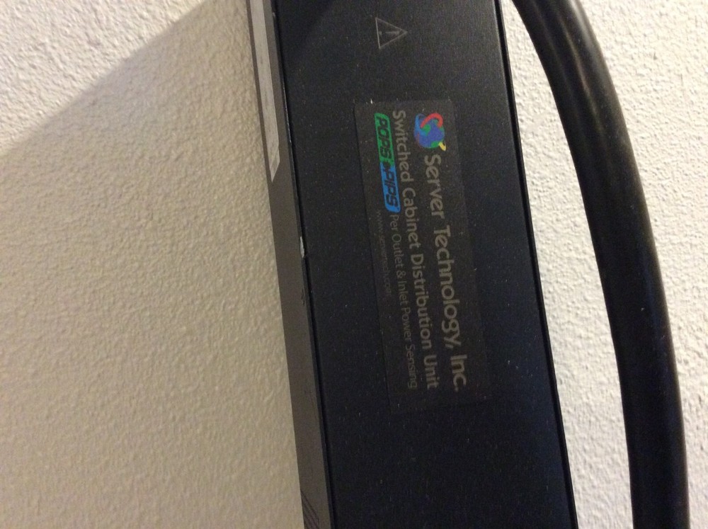 Server Technology POPS PIPS 48 Outlet (C13) Rack PDU 240 Volts Servertech 3-phas