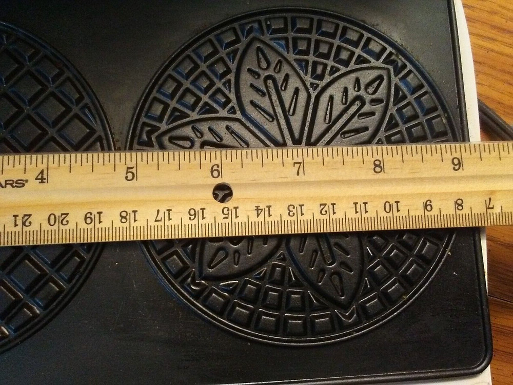 Toastmaster Pizzelle maker Italian cookie press