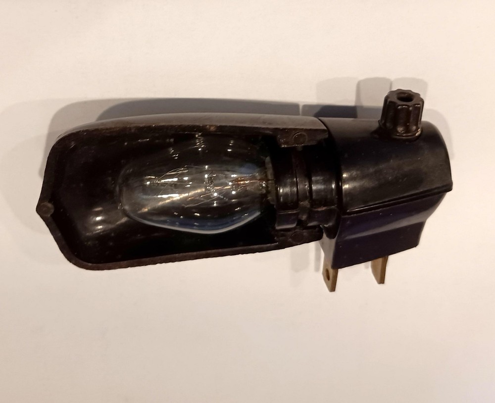 Vintage Art Deco Bakelite Night Light - works fine