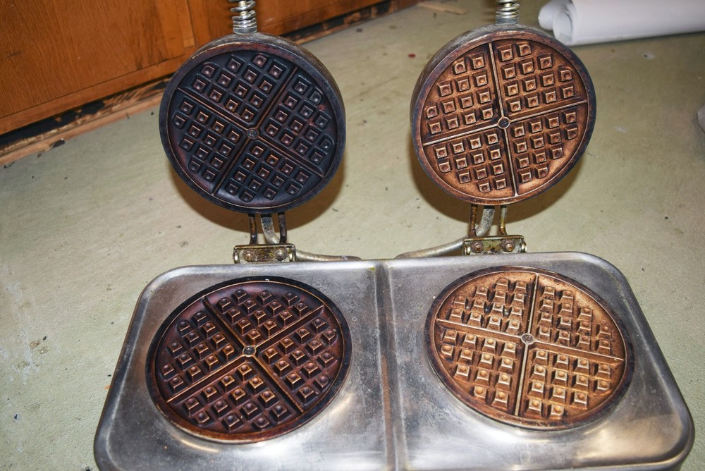 Vintage 1930s Strite Double Waffle Maker