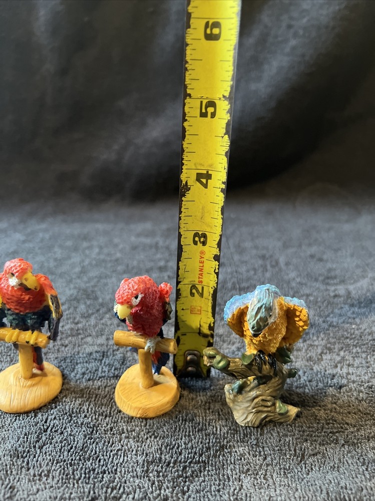 Parrot figurines 2.5 Inch Tall