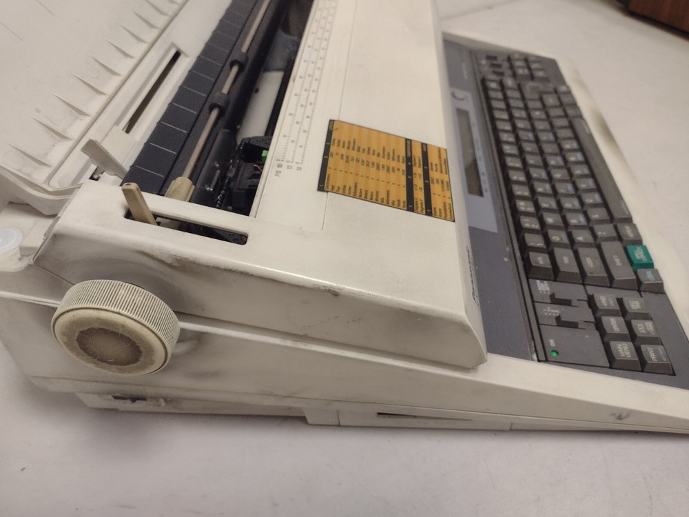 Panasonic Electronic Typewriter KX-E2020 - Read Description