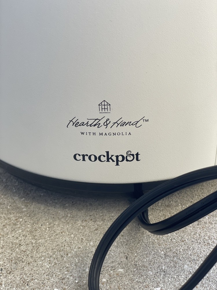 Hearth & Hand The Crockpot 3-Quart Slow Cooker *Missing front knob*