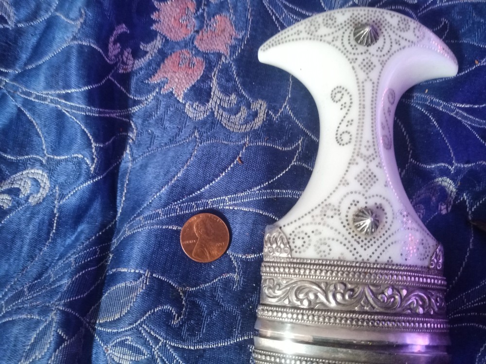 Omani Khanjar dagger and silver sheath
