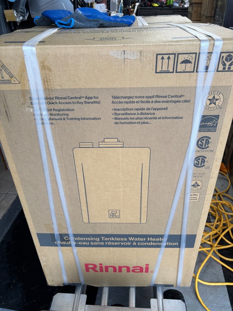 Rinnai Super High Efficiency 9 GPM 160,000 BTU Natural Gas Water Heater