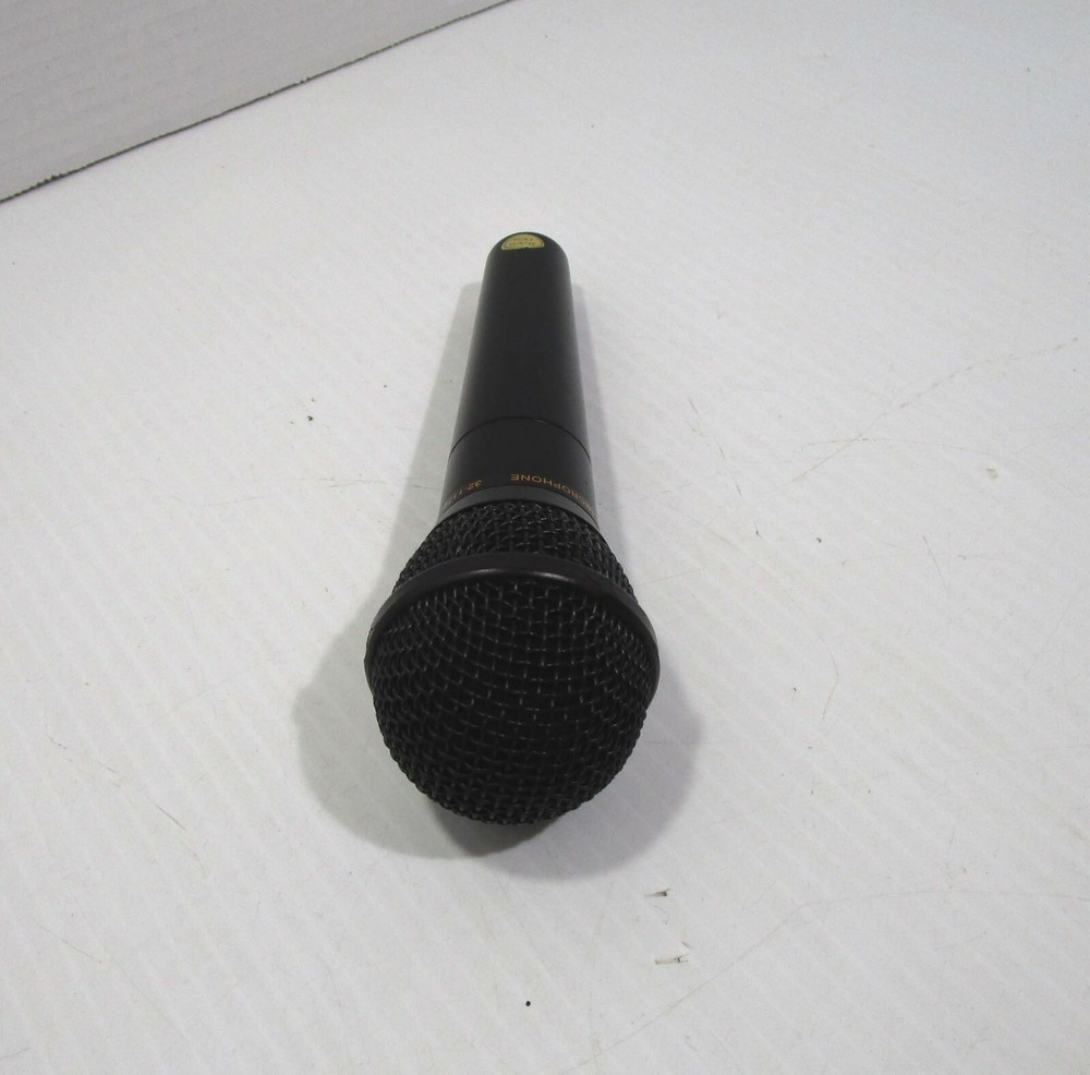 RADIOSHACK Uni-directional Dynamic XLR Microphone