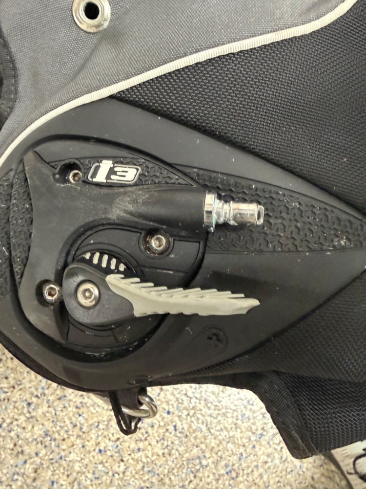 Aqualung Axiom i3 BCD Small. Tests Good