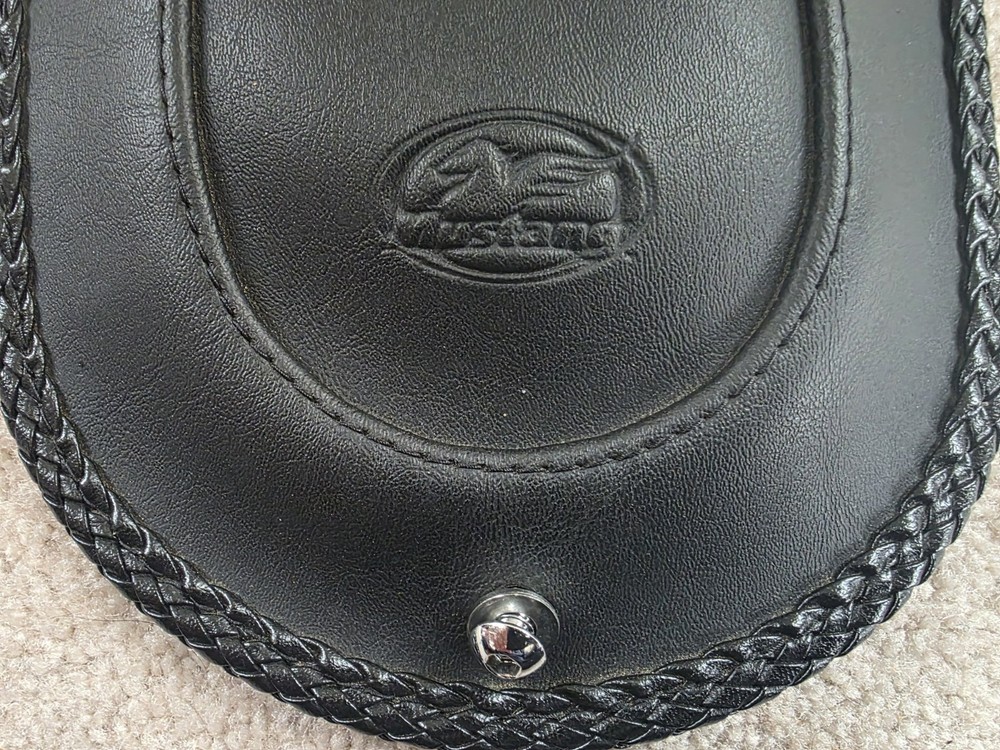 Mustang Fender Bib