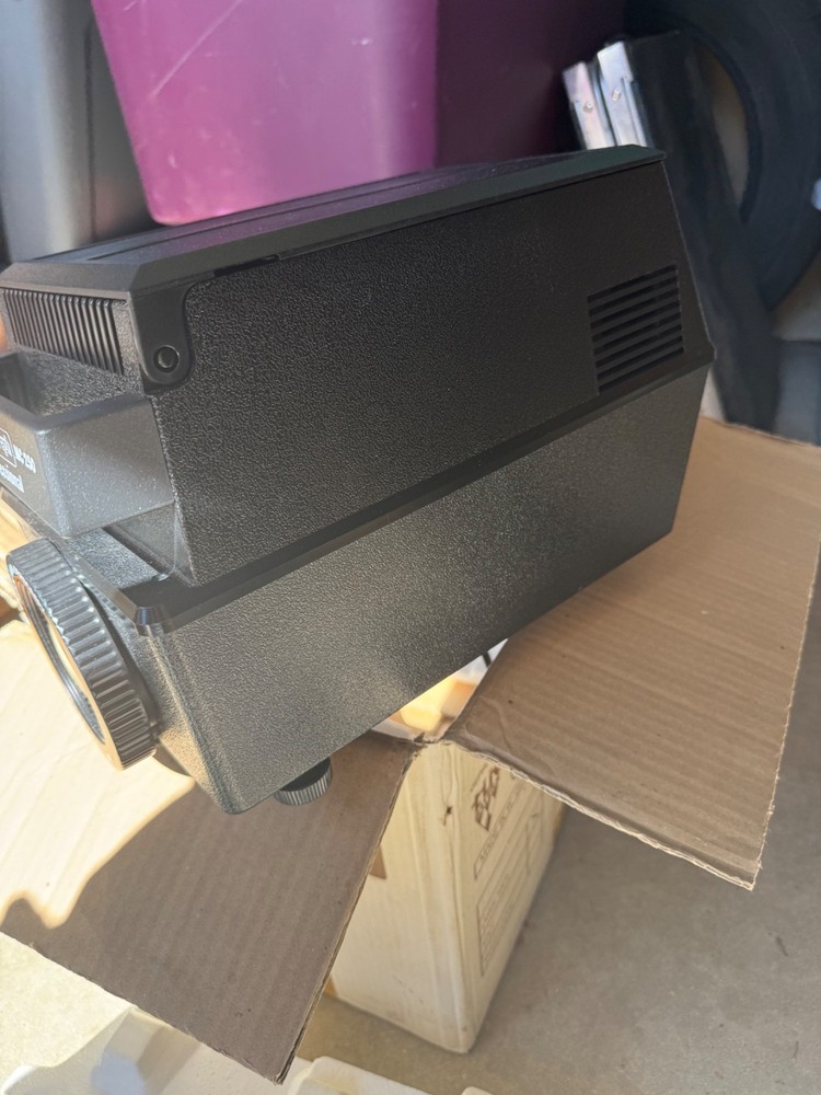 ag 100 versitile projector