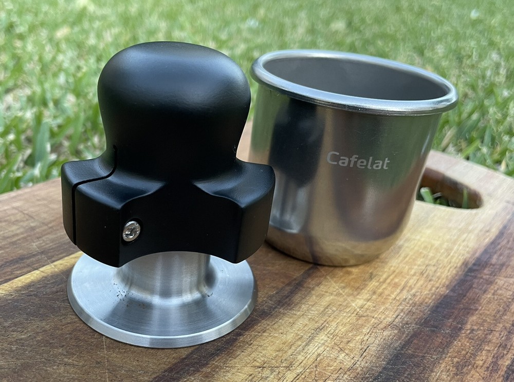Cafelat Robot self-leveling handle