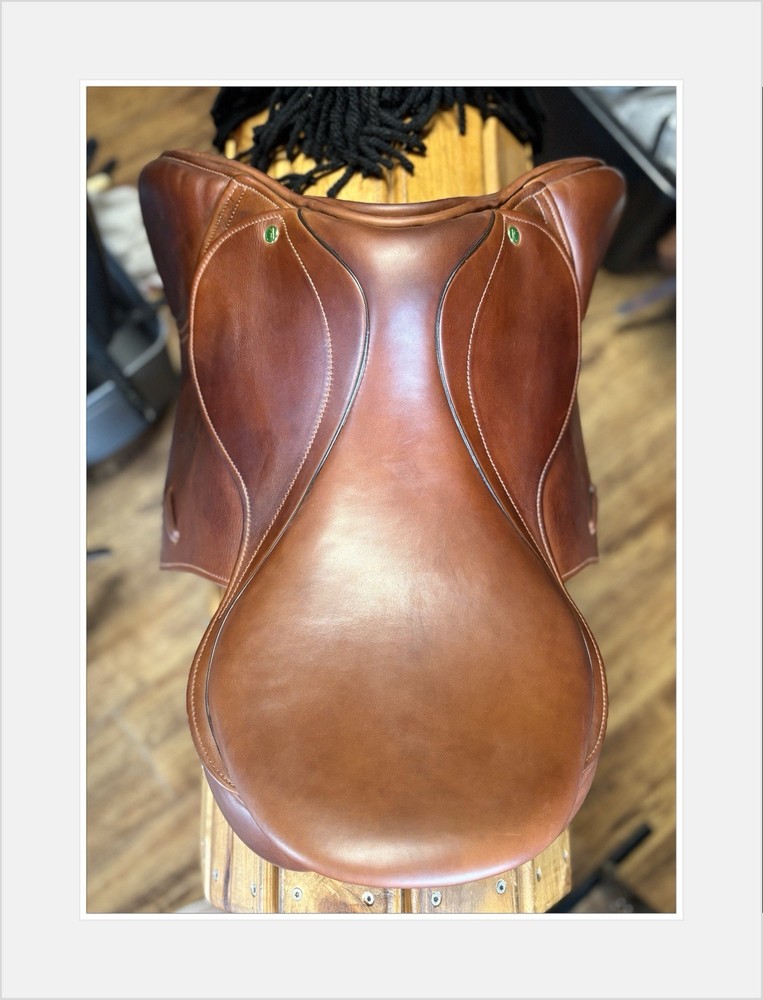 County Solution Jump Saddle. 17” M.