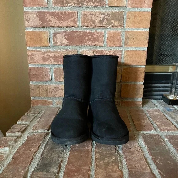 UGG Classic Short Black Boots, Size 5