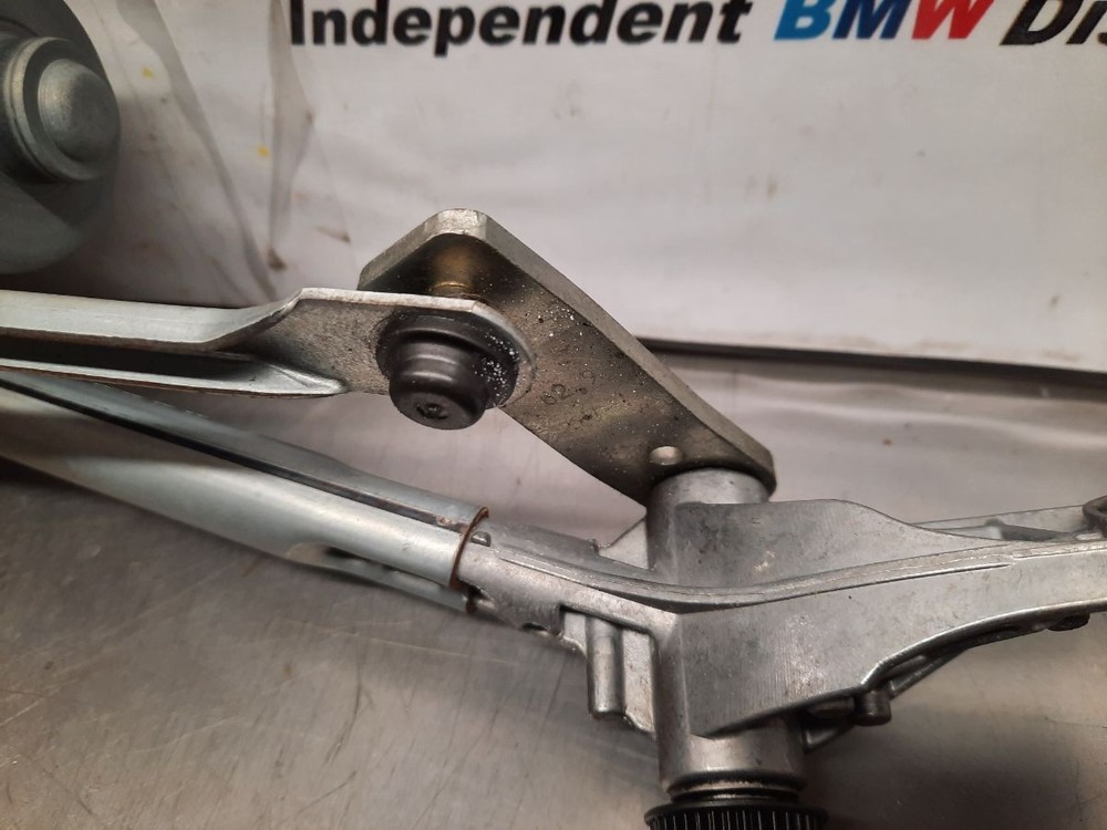 BMW Front Wiper Motor & Linkage E90 E91 E92 E93 3 SERIES 61617161710