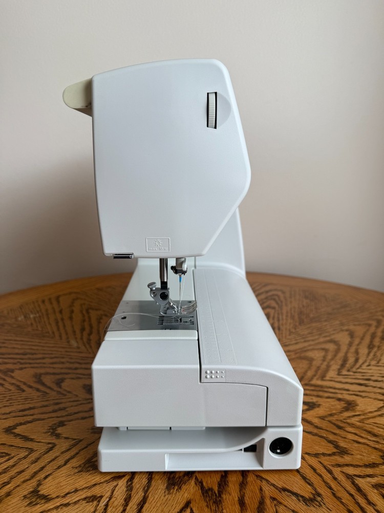 Pfaff Creative 7560 Sewing Machine