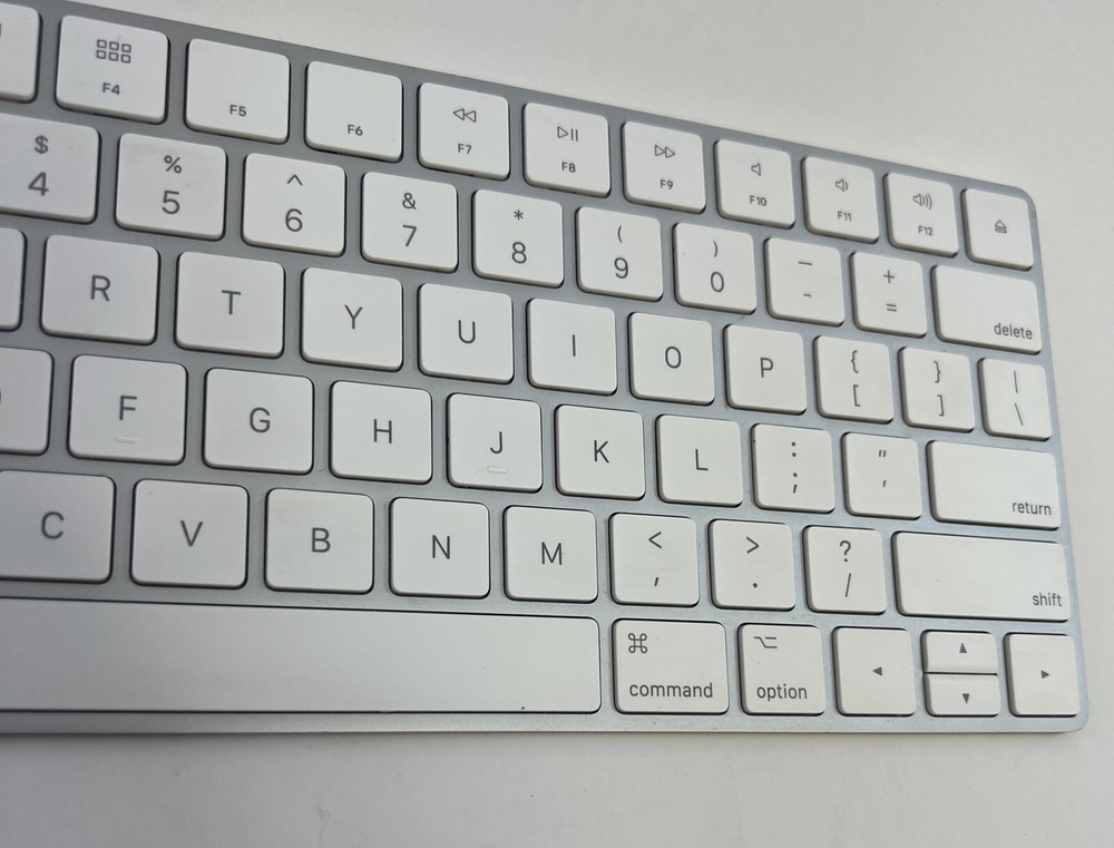 Apple Wireless Magic Keyboard A1644 Silver with white keys