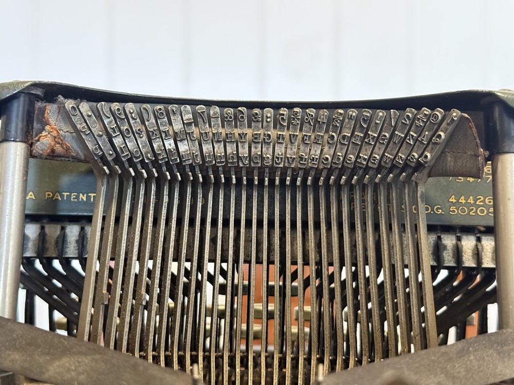 Rare ANTIQUE Imperial Model D Typewriter