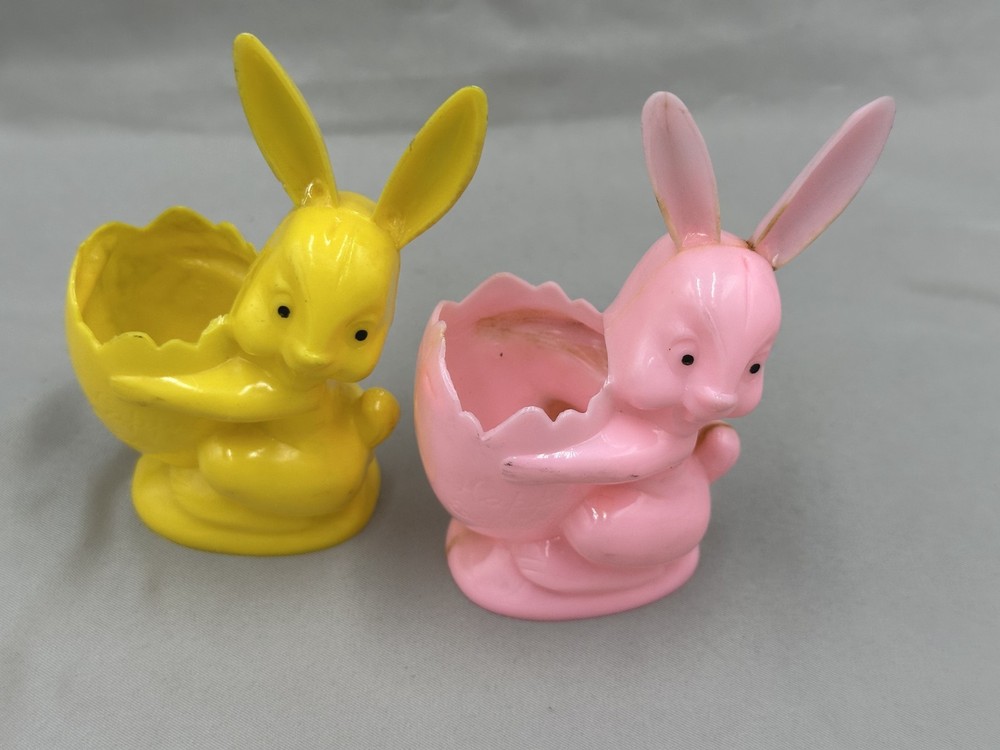 c 1950 ROSBRO Egg EASTER BUNNY Rabbit CANDY CONTAINER Toy Hard Plastic Vintage