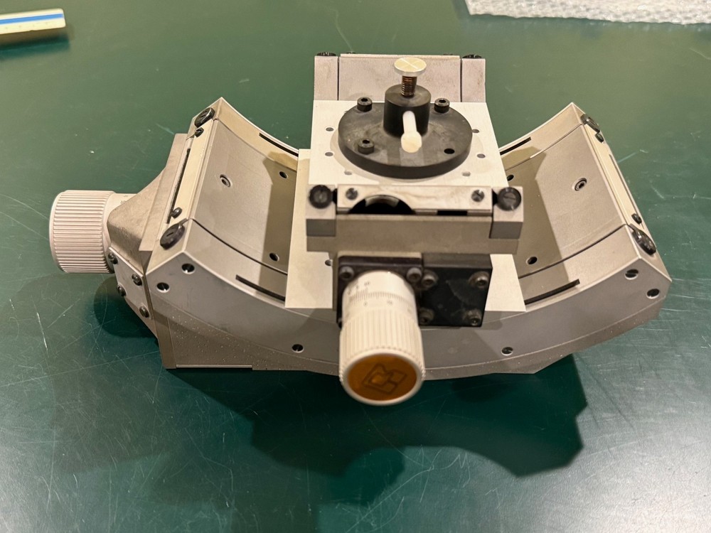 Microcontrolle Goniometric Cradle - Manual adjustment of two angles