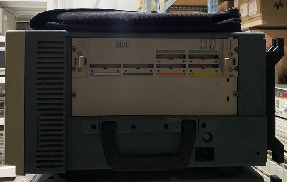 Tektronix TLA704 Logic Analyzer